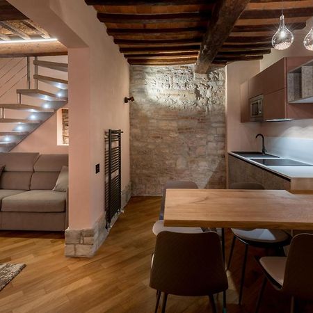 B&B Luxury Apartment Suite Gubbio 2 Camere E Divano Letto Exterior foto