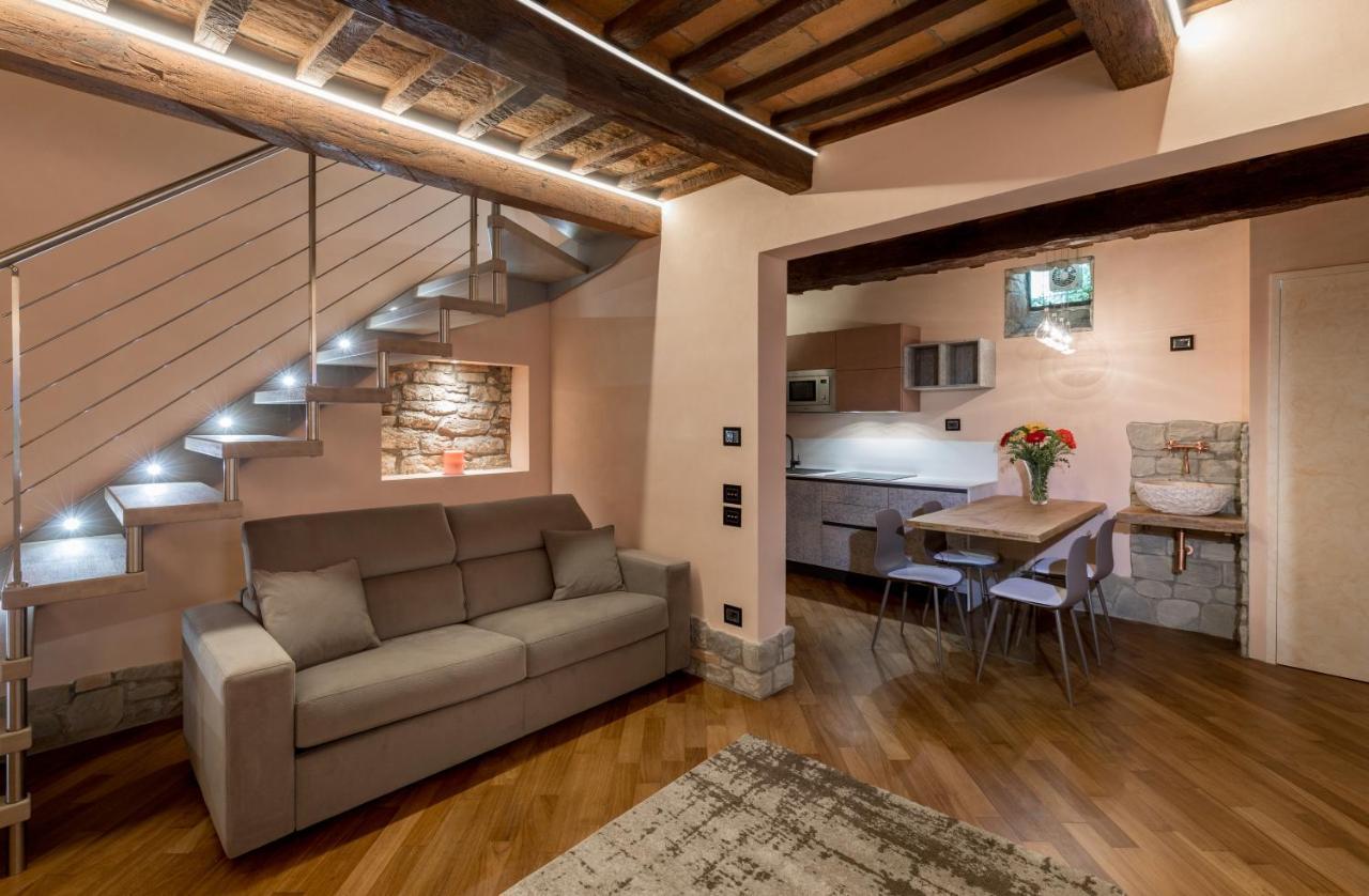 B&B Luxury Apartment Suite Gubbio 2 Camere E Divano Letto Exterior foto