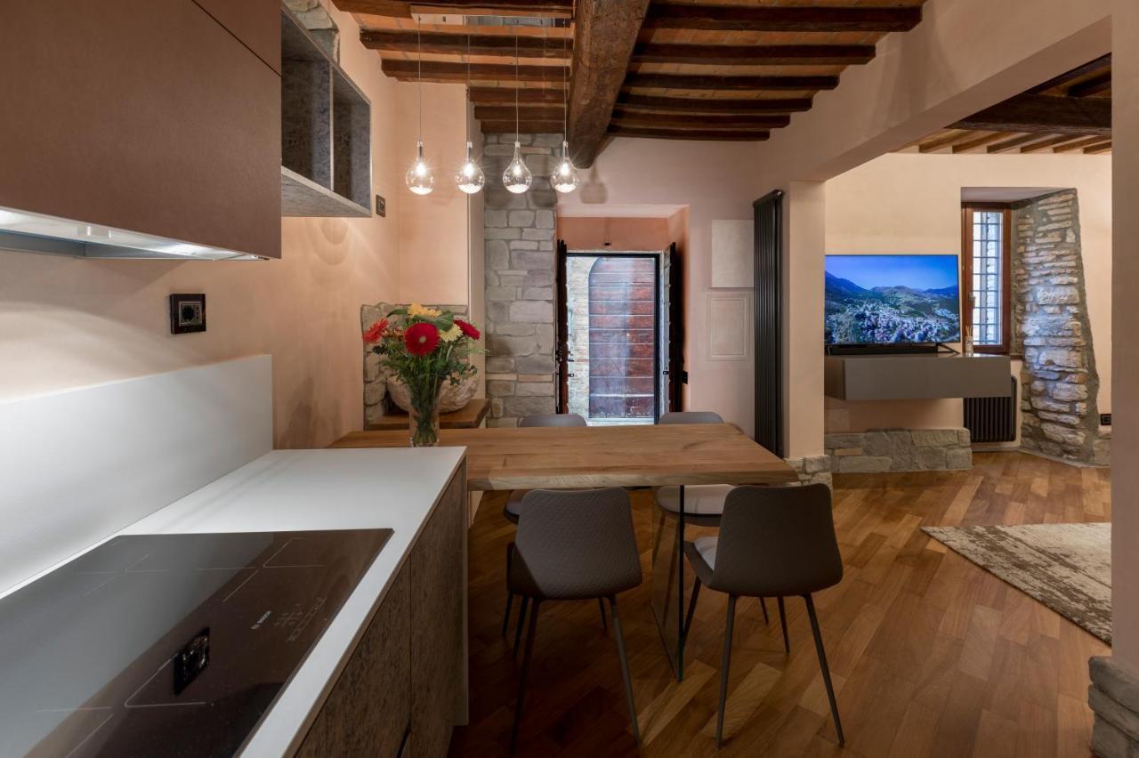 B&B Luxury Apartment Suite Gubbio 2 Camere E Divano Letto Exterior foto