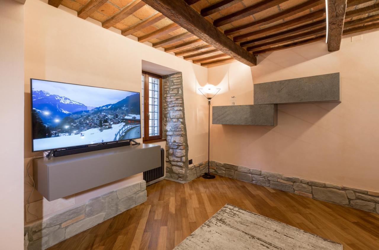 B&B Luxury Apartment Suite Gubbio 2 Camere E Divano Letto Exterior foto