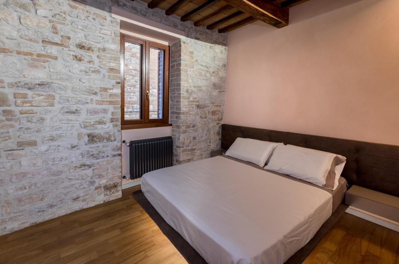 B&B Luxury Apartment Suite Gubbio 2 Camere E Divano Letto Exterior foto